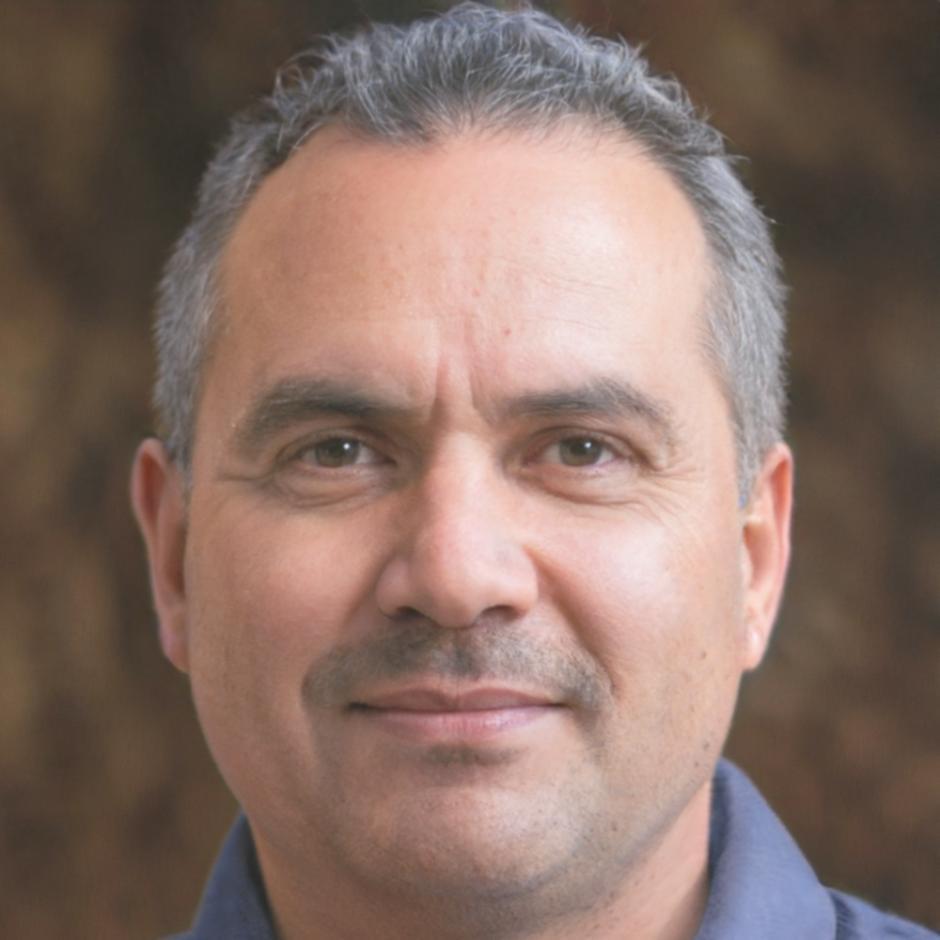 Expert en analyse financière partageant son expérience